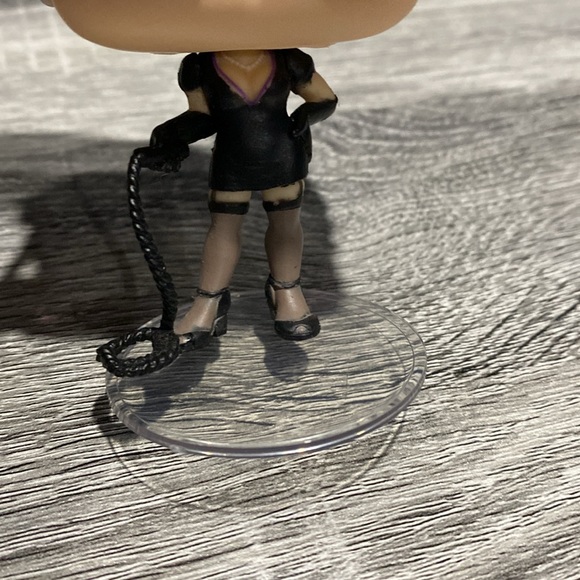 Funko Pop! Heroes | DC Comics Bombshells #225: Catwoman - Vinyl Figure - Picture 6 of 9